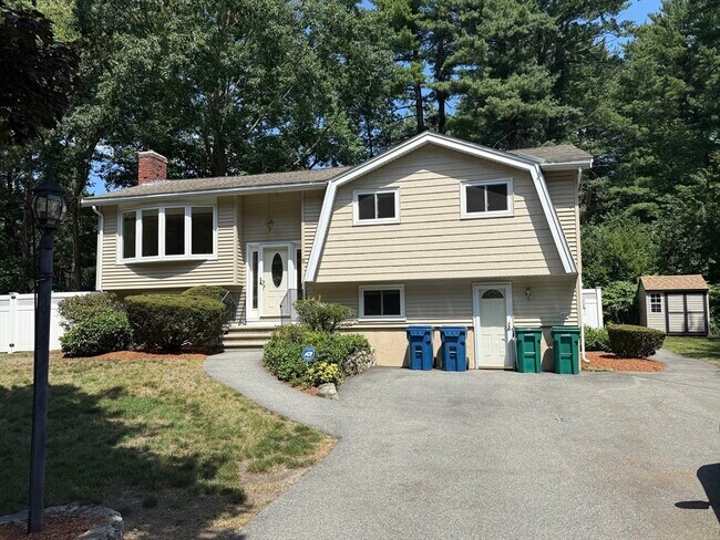 Building Photo - 9 Brookdale Cir