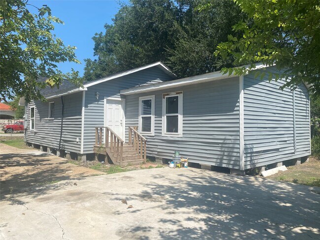 Building Photo - 7410 Longview St