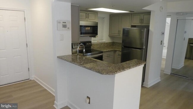 Building Photo - 1007 Summerglenn Ct