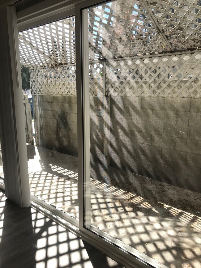 Foto del edificio - 14317 Haynes St