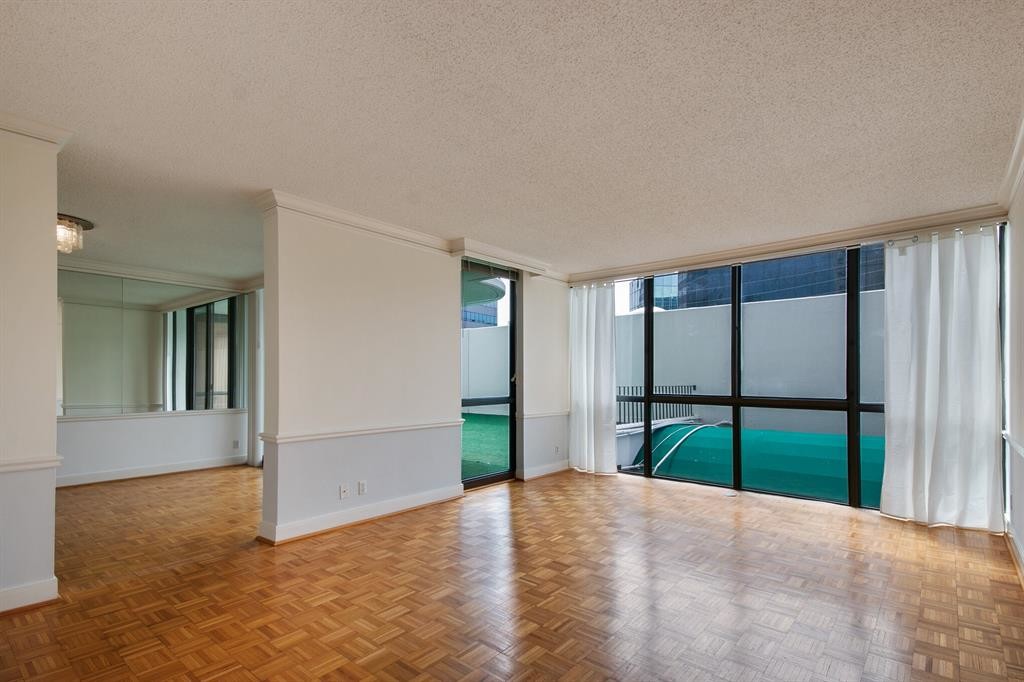 Foto principal - 5001 Woodway Dr