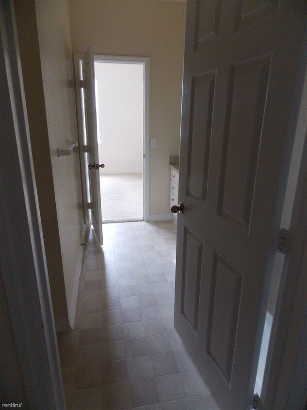 Foto principal - 18001 Richmond Place Dr