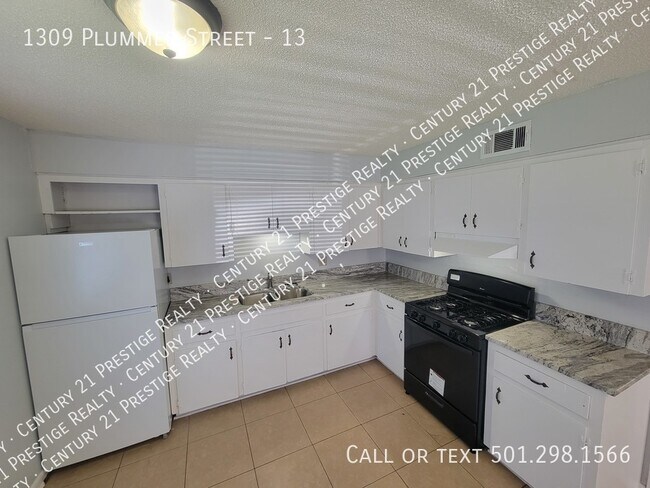 Foto del edificio - 1309 Plummer Street Apt #13