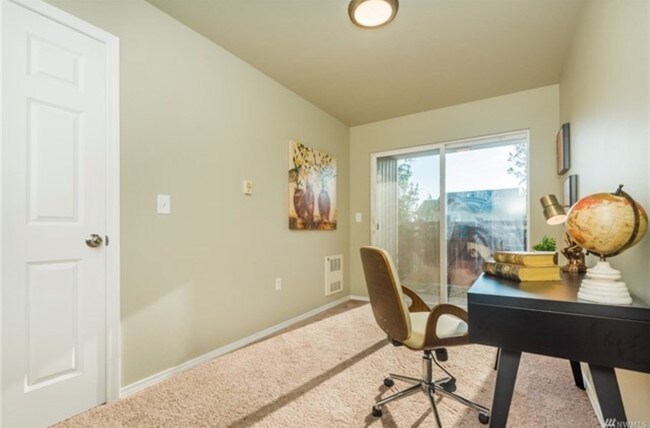 Building Photo - 4773 Whitworth Pl S