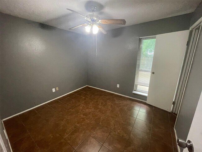 Foto del edificio - 22221 Moss Falls Ln