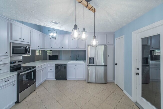 Building Photo - 22203 Spring Gate Dr