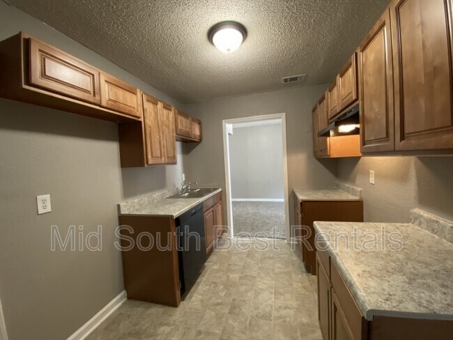 Building Photo - 3699 Tchulahoma Rd