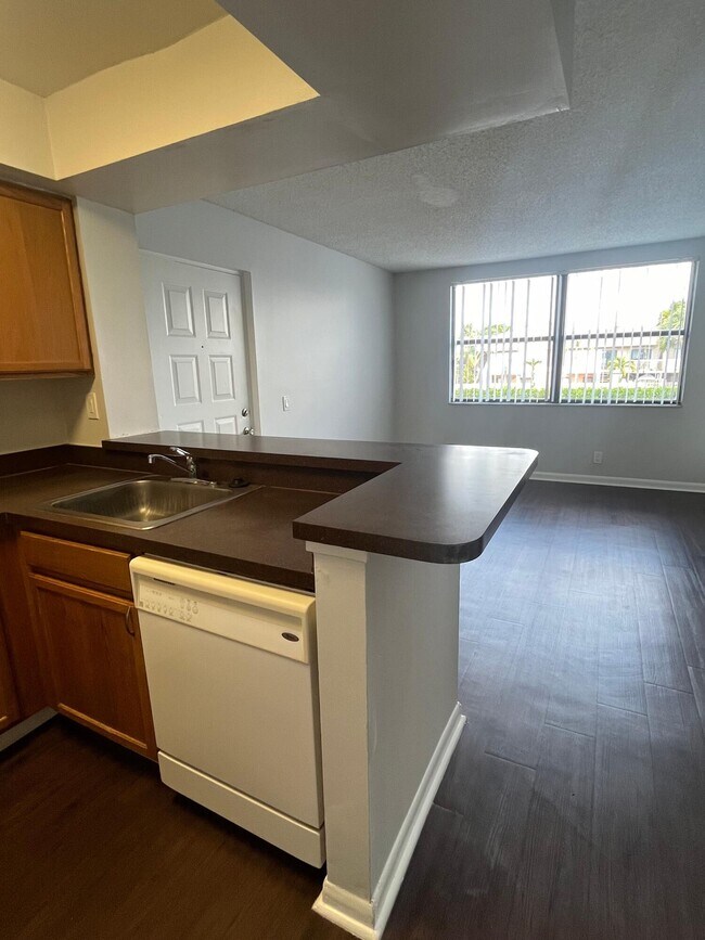 Building Photo - 708 Executive Center Dr
