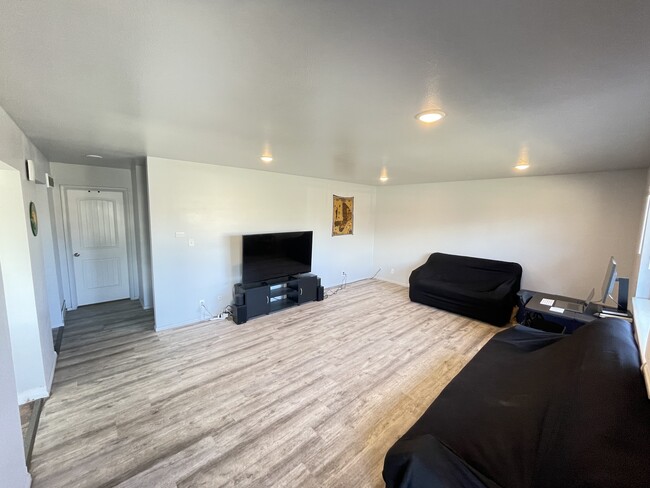 Living Room - 333 W 170 N