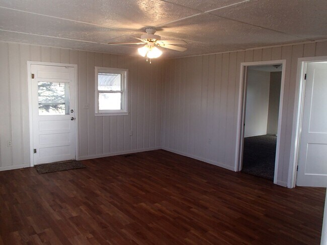Foto del edificio - Larger 2 bedroom, 2 bathroom home! Pet Fri...