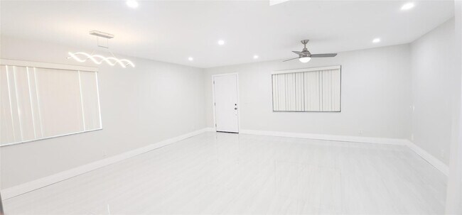 Foto del edificio - 343 Normandy Ln