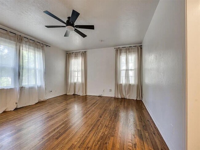 Foto del edificio - 1017 McFarland St