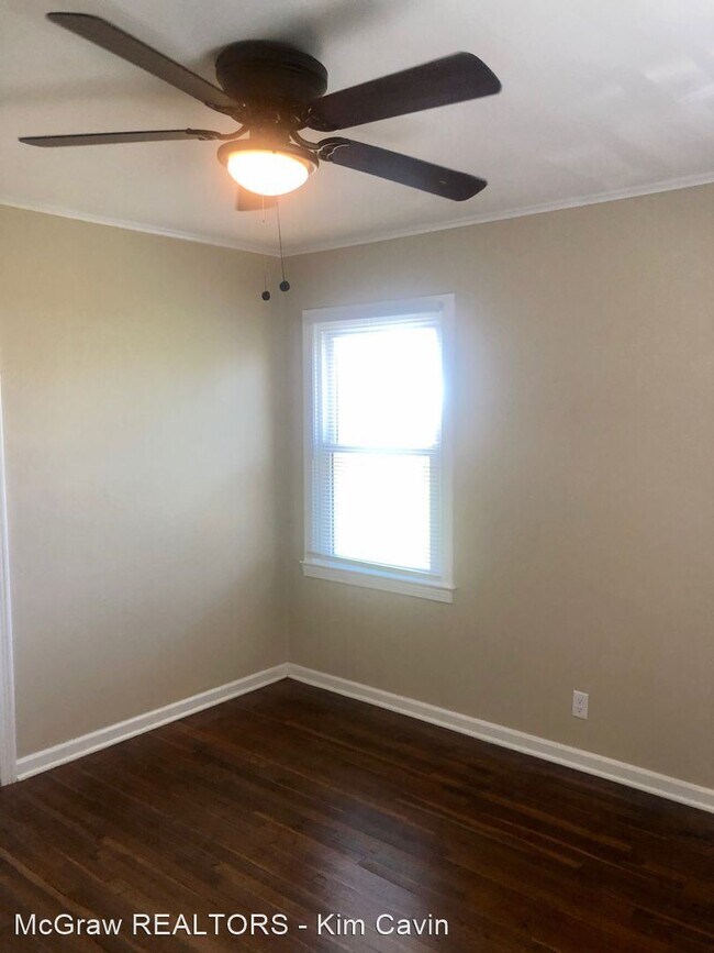 Building Photo - 3 br, 1.5 bath House - 3917 E. 2nd Place