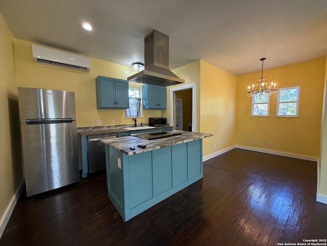 Building Photo - 317 E Myrtle St