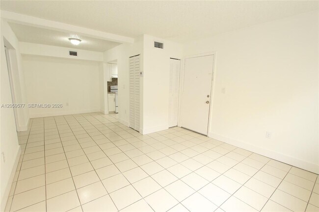Foto del edificio - 650 NW 114th Ave