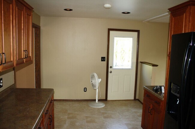 Building Photo - 3 Bedroom Home...Fenced in Yard