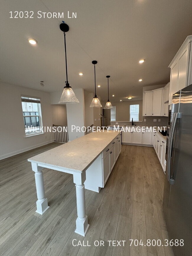 Foto del edificio - 12032 Storm Ln