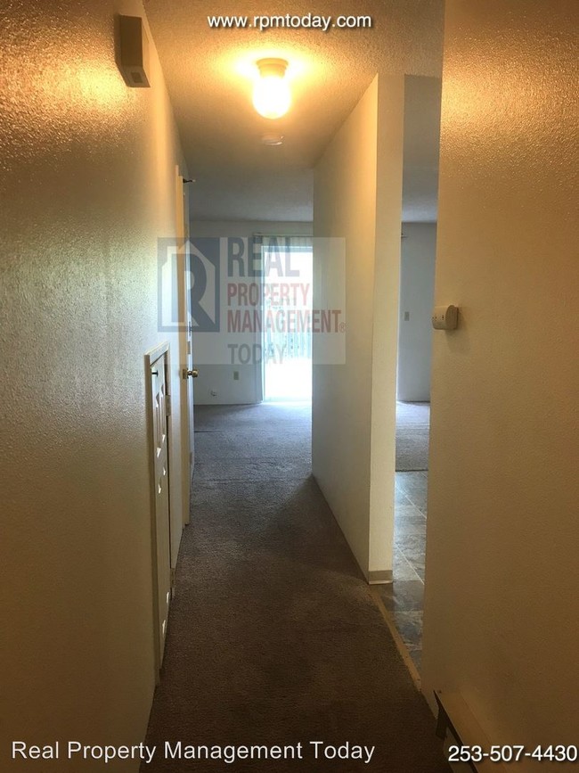 Foto del edificio - 4305-4307 S Cedar St