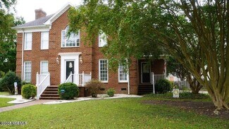 Building Photo - 4500 Treetops Cir