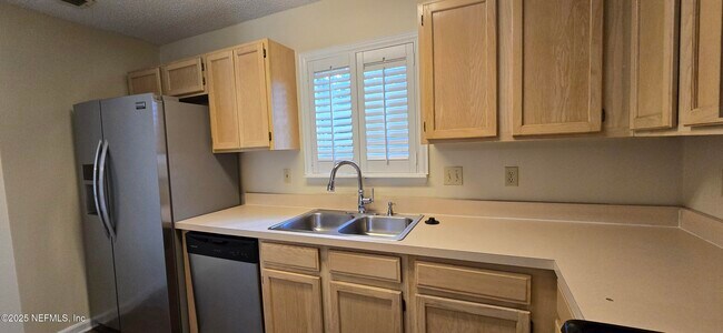 Foto del edificio - 7879 Georgia Jack Dr N