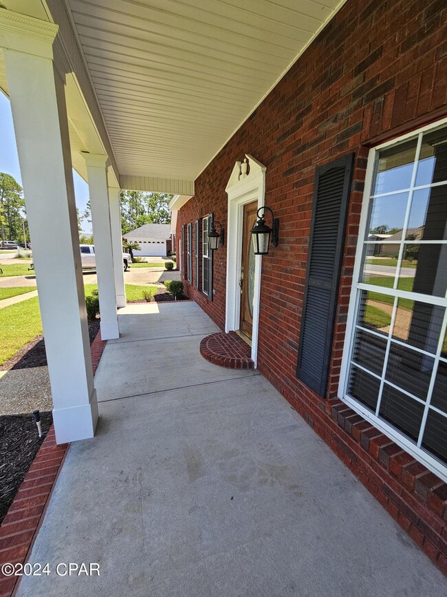 Building Photo - 2103 Coral Dr