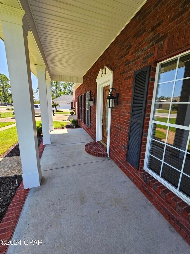 Foto del edificio - 2103 Coral Dr