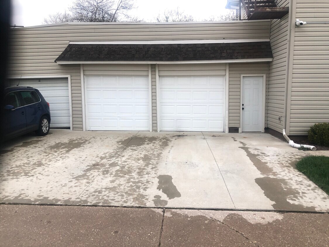 Off-street parking - 1340 Hayes Ave