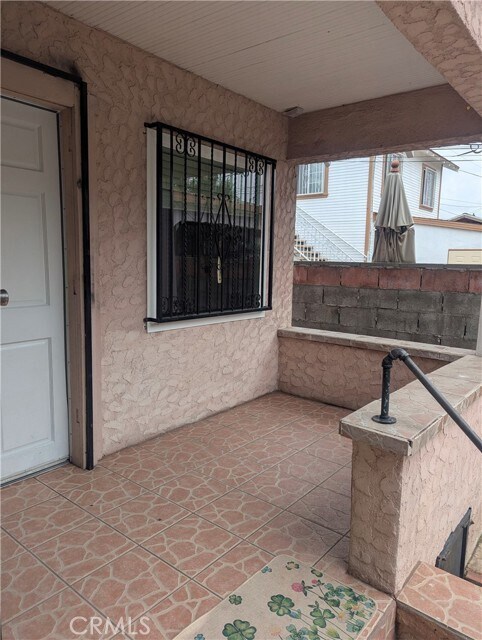 Foto del edificio - 1447 W 37th Pl