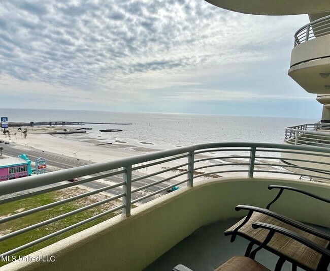 Foto del edificio - 2060 Beach Blvd