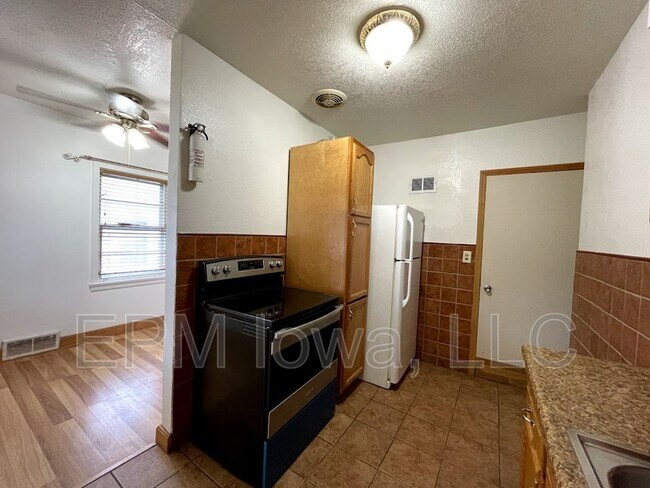 Building Photo - 1112 Byron Ave