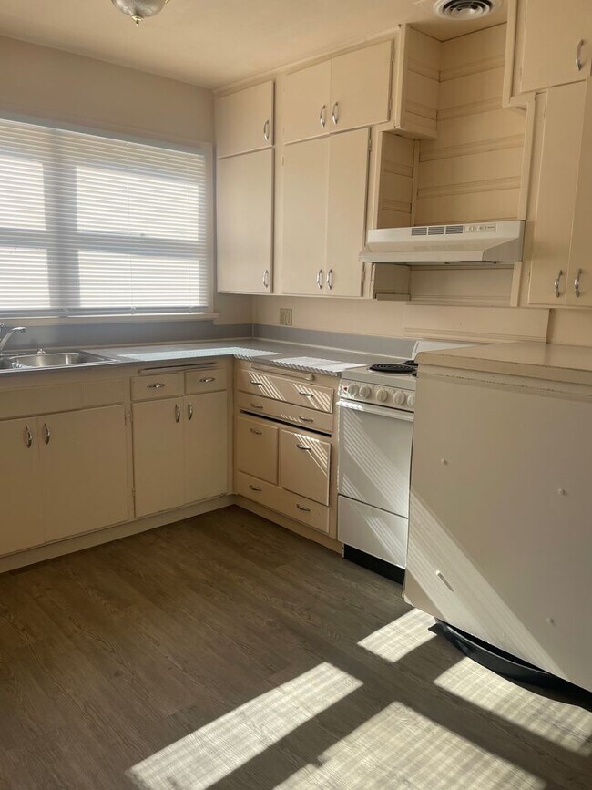 Foto del edificio - Now renting 3 bedroom House
