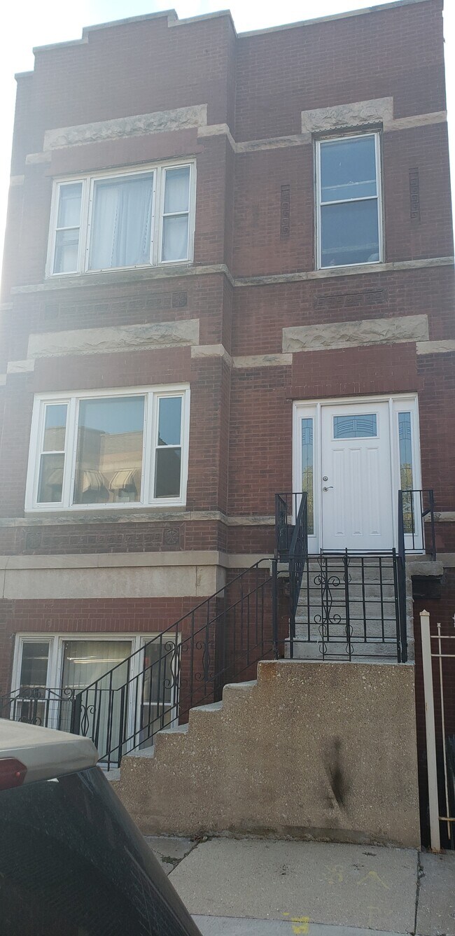 Foto del edificio - 2306 S Oakley Ave