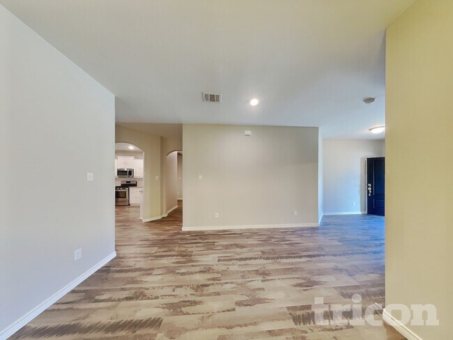 Foto del edificio - 657 Bassett Hall Rd