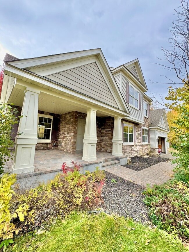 Building Photo - 4 Bedroom Single Family Home in Forest Lake