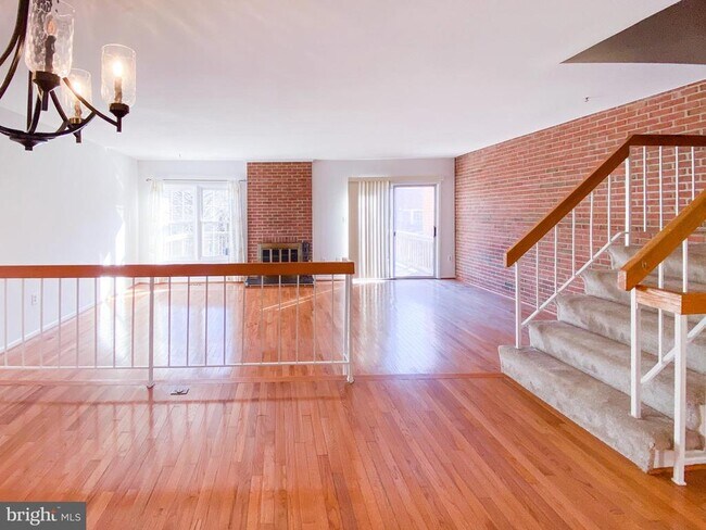 Building Photo - 2859 Sutton Oaks Ln