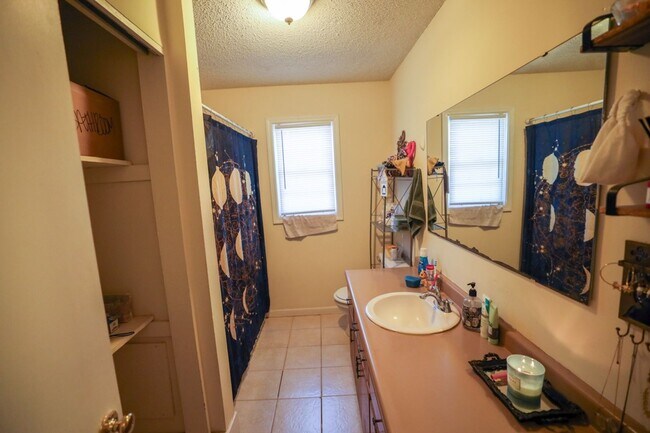 Foto del edificio - 2 Bedroom Apartment Close to Campus!