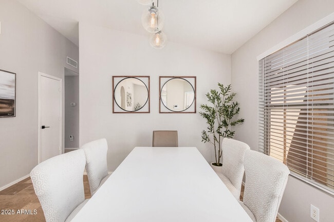 Building Photo - 4632 E Mossman Rd