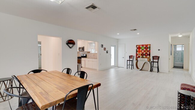 Building Photo - 7528 Buccaneer Ave