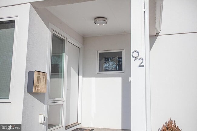 Building Photo - 92 Overbrook Dr