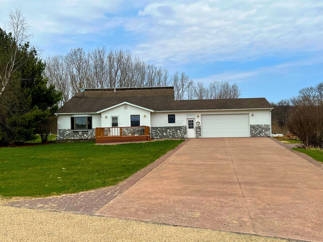 E9634 Pleasant Valley Rd, Baraboo, WI 53913 House Rental in Baraboo