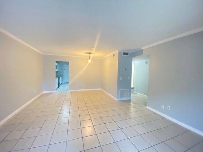 Foto del edificio - 605 Northlake Blvd