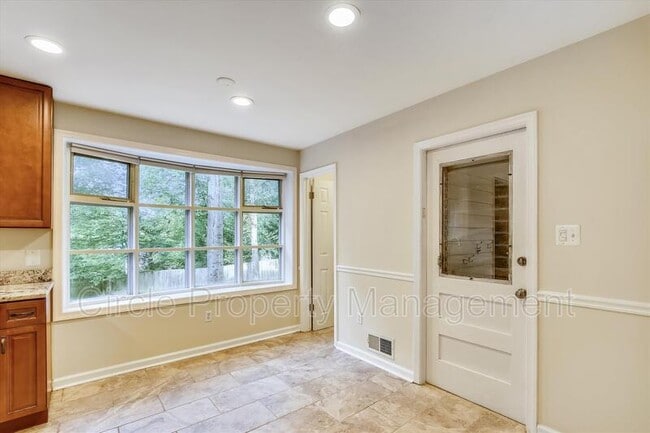 Building Photo - 5080 Coleridge Dr