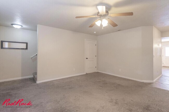 Building Photo - 3 Bedroom Townhome with Move-In Special – ...
