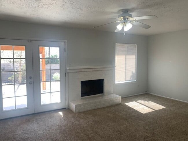 Building Photo - NE Heights 3 bedroom