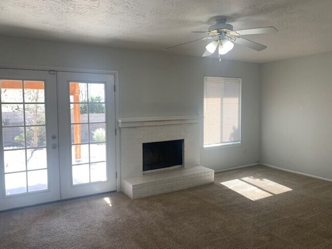 Foto del edificio - NE Heights 3 bedroom