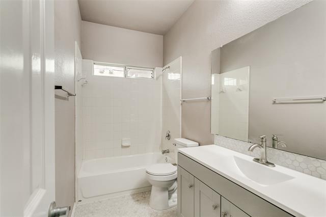 Foto del edificio - 9705 Hedge Bell Dr