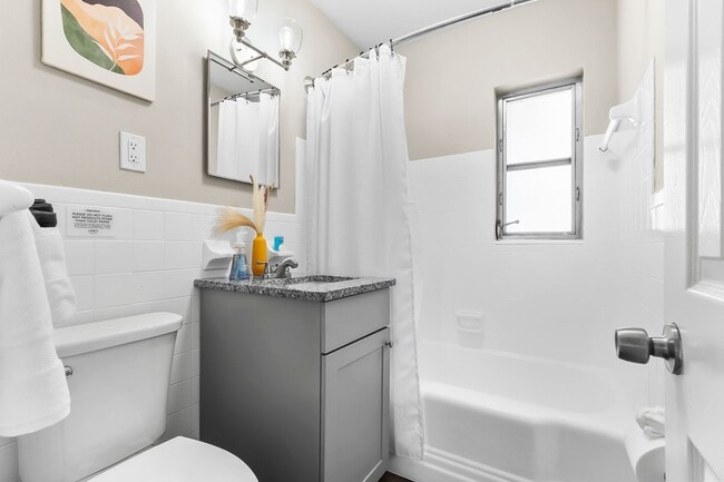 Photo - 1035 Queen St N Apartment