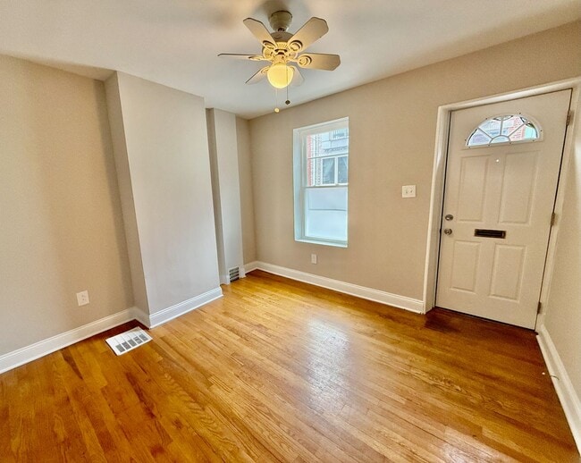 Building Photo - Charming 2 Bed/1 Bath House on Quiet Block South Philly