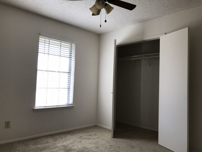 Building Photo - Duplex for Rent
