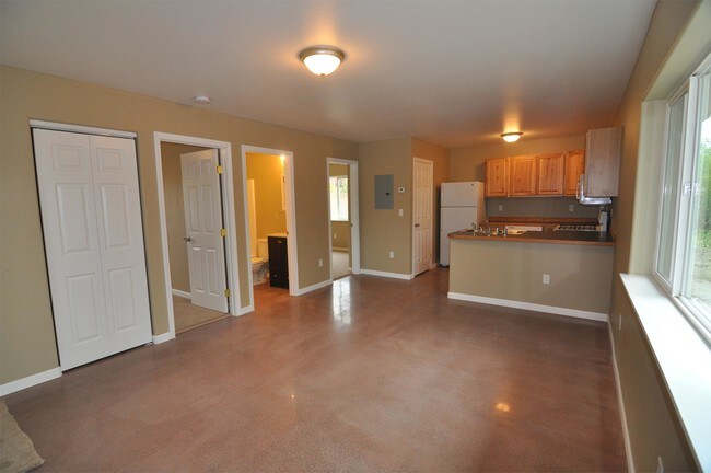 Building Photo - 574 Tracy Dr